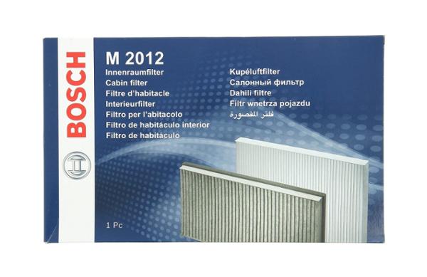 Les filtres d'habitacles BOSCH

FONCTIONS :
- Protéger les passagers du véhicule des polluants extérieurs
- Protéger le système de ventilation et l intérieur du véhicule des poussières

SYMPTOMES D'USURE :
- Réduction du flux d air et désembuage plus long
- Apparition de mauvaises odeurs
- Formation d un film gras sur les vitres
- Réactions allergiques
- Somnolences dues à une concentration de particules fines dans l habitacle

CONSEIL D'ENTRETIEN :
- Remplacez votre filtre d habitacle tous les 15 000 km ou 1 fois par an
- Ne jamais nettoyer un filtre d habitacle pour en augmenter sa durée de vie sous peine de l endommager et d en altérer les fonctions

LE SAVIEZ VOUS ?
L air que vous respirez dans votre véhicule peut être jusqu à 6 fois plus pollué que l air extérieur*
Bosch propose les seuls filtres d habitacle recommandés par l Association Française pour la Prévention des Allergies

Les filtres d habitacle Bosch sont fournis avec leur notice de montage

* Selon l Observatoire de la Qualité de l Air Intérieur