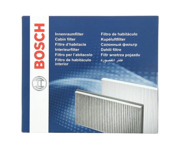 Les filtres d'habitacles BOSCH

FONCTIONS :
- Protéger les passagers du véhicule des polluants extérieurs
- Protéger le système de ventilation et l intérieur du véhicule des poussières

SYMPTOMES D'USURE :
- Réduction du flux d air et désembuage plus long
- Apparition de mauvaises odeurs
- Formation d un film gras sur les vitres
- Réactions allergiques
- Somnolences dues à une concentration de particules fines dans l habitacle

CONSEIL D'ENTRETIEN :
- Remplacez votre filtre d habitacle tous les 15 000 km ou 1 fois par an
- Ne jamais nettoyer un filtre d habitacle pour en augmenter sa durée de vie sous peine de l endommager et d en altérer les fonctions

LE SAVIEZ VOUS ?
L air que vous respirez dans votre véhicule peut être jusqu à 6 fois plus pollué que l air extérieur*
Bosch propose les seuls filtres d habitacle recommandés par l Association Française pour la Prévention des Allergies

Les filtres d habitacle Bosch sont fournis avec leur notice de montage

* Selon l Observatoire de la Qualité de l Air Intérieur