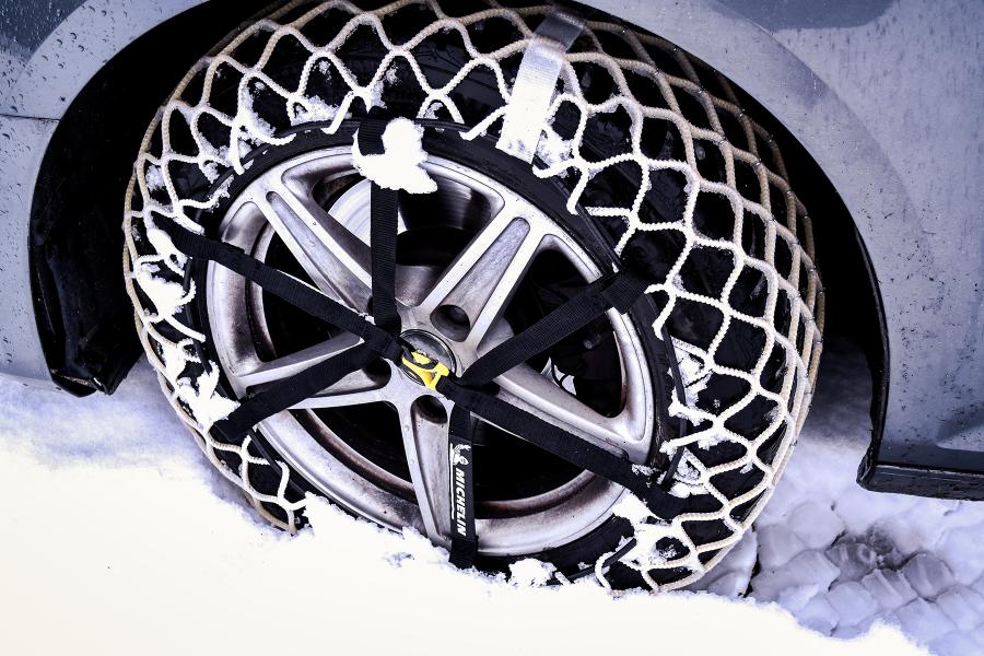 Anyone tried the Michelin Easy Grip snow chains on 20 tires